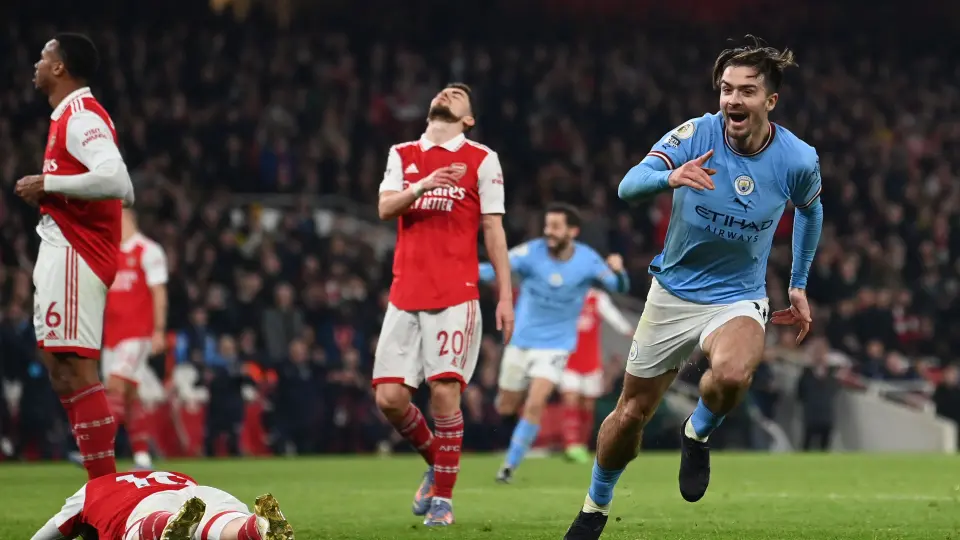 Manchester City's player celebrating and Arsenal players looking disapointed after 3-1 lost