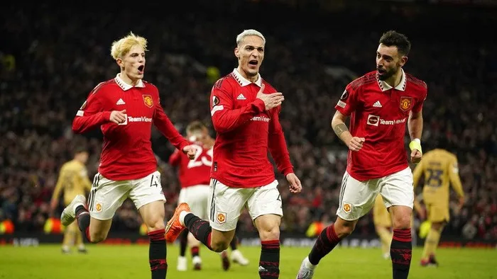 Manchester United players celebrating after win over Barcelona