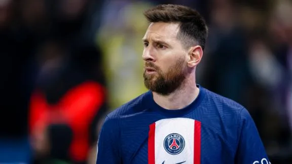 Lionel Messi looking worried while wearing the PSG shirt during a match