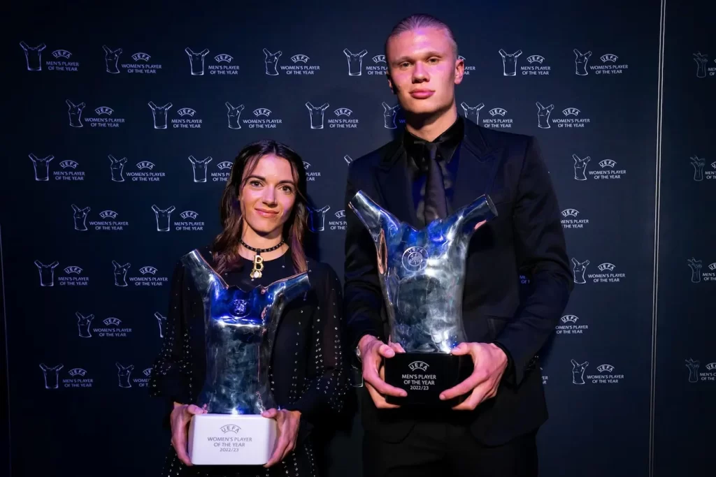 Aitana Bonmatí and Erling Haaland with their 2022/23 UEFA player of the year trophy 