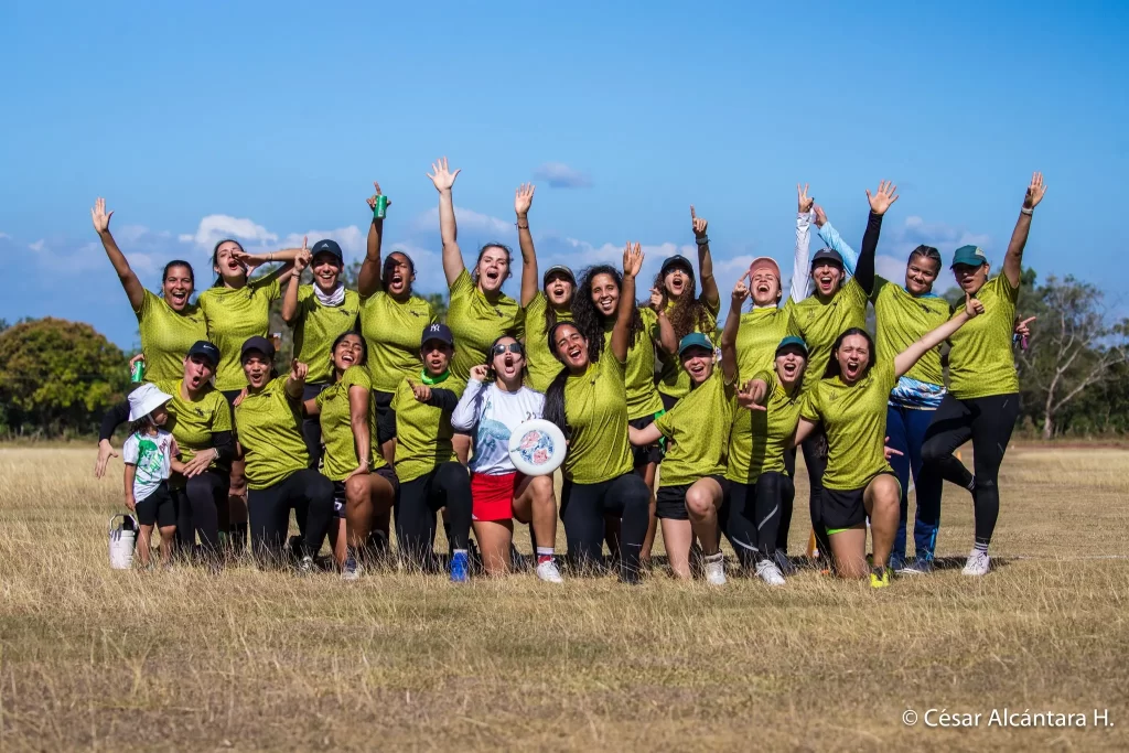 Salta Cocote Ultimate frisbee club celebrando su primer triunfo en la temporada 2024 de la República Dominicana